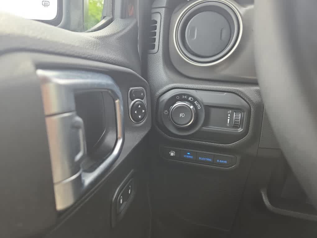 Used 2023 Jeep Wrangler Unlimited w/ Convenience Group AWD/4WD image 22
