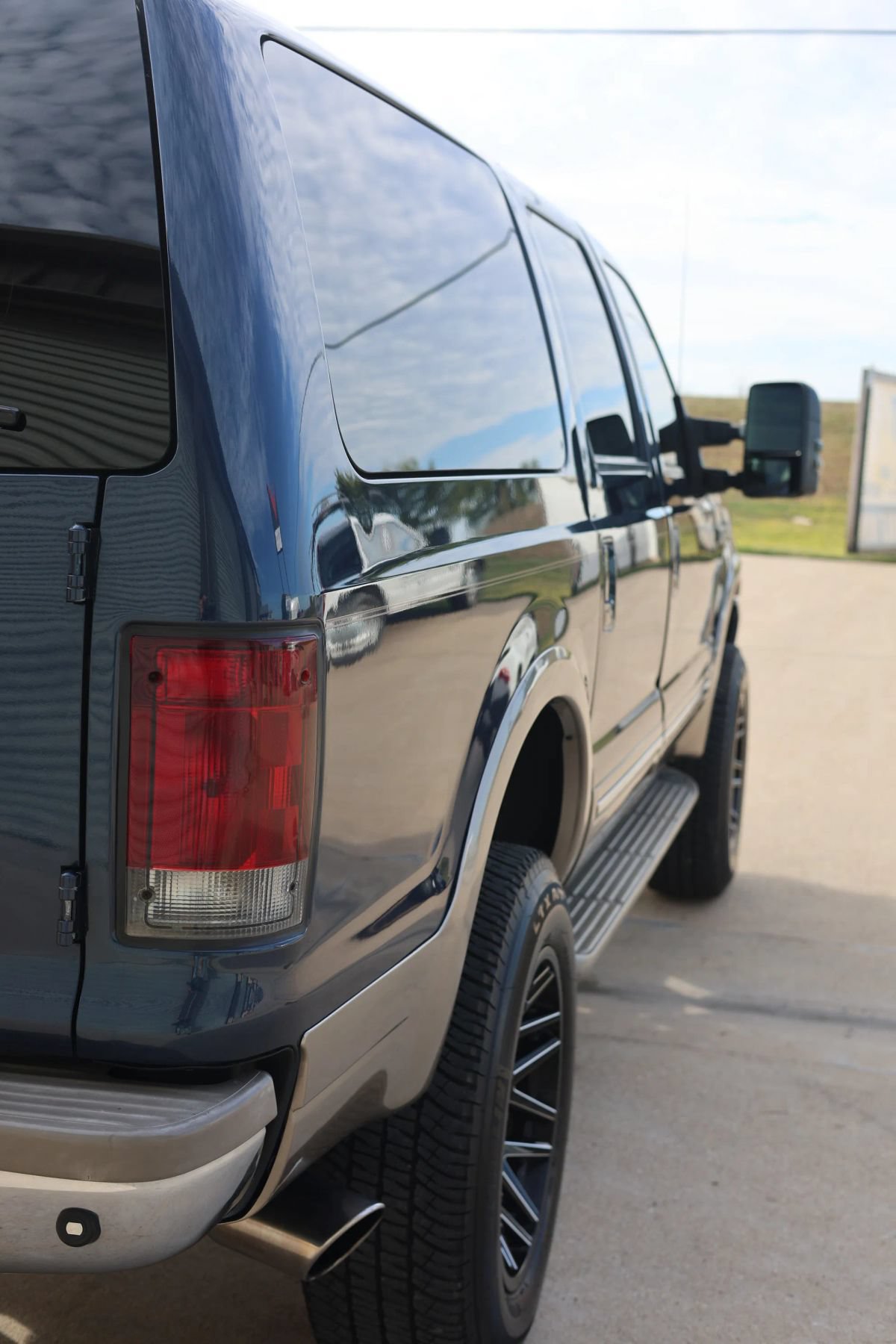 Used 2002 Ford Excursion Limited AWD/4WD image 5