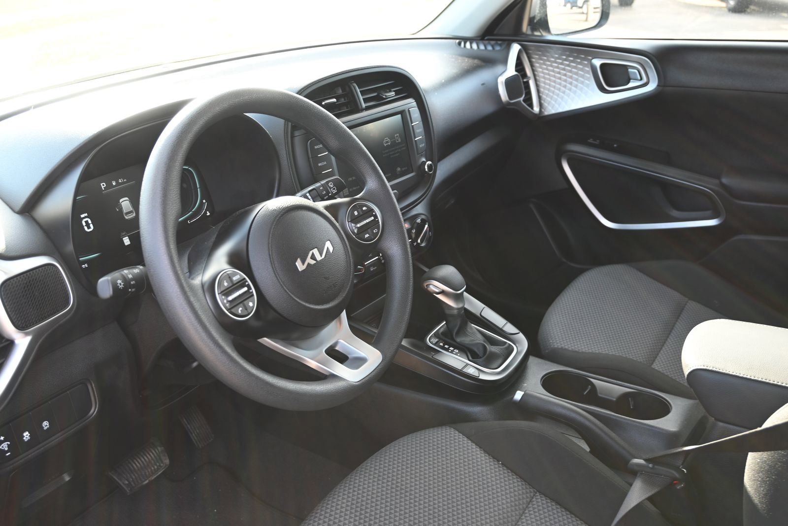 Used 2025 Kia Soul LX w/ LX Technology Package image 9