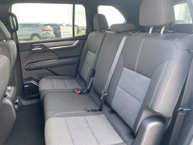 Used 2025 GMC Acadia Elevation image 9