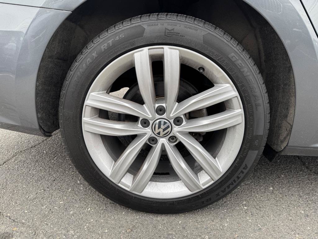 Used 2018 Volkswagen Passat 2.0T SE FWD image 26