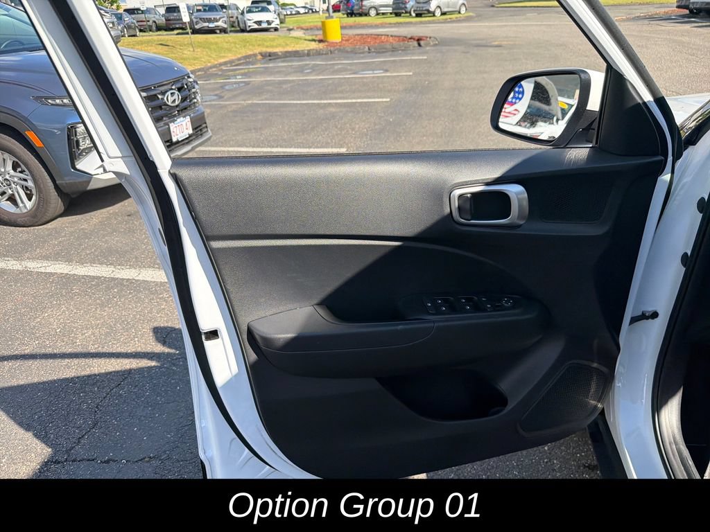 Used 2024 Hyundai Venue SEL FWD image 11