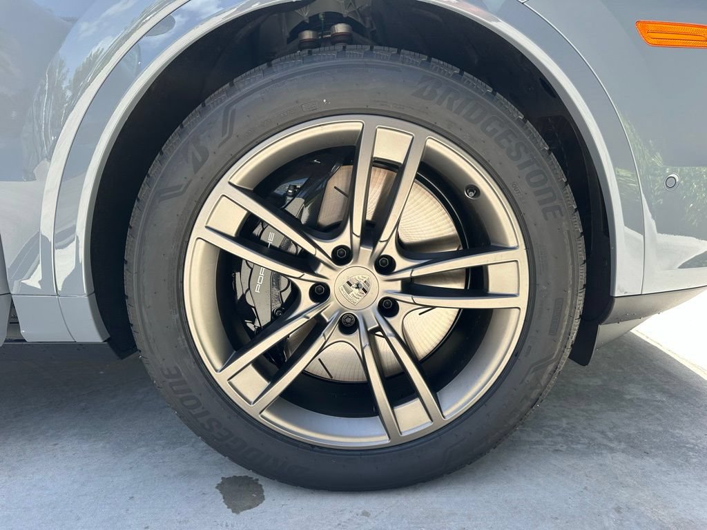 Certified 2025 Porsche Cayenne Turbo AWD/4WD image 41