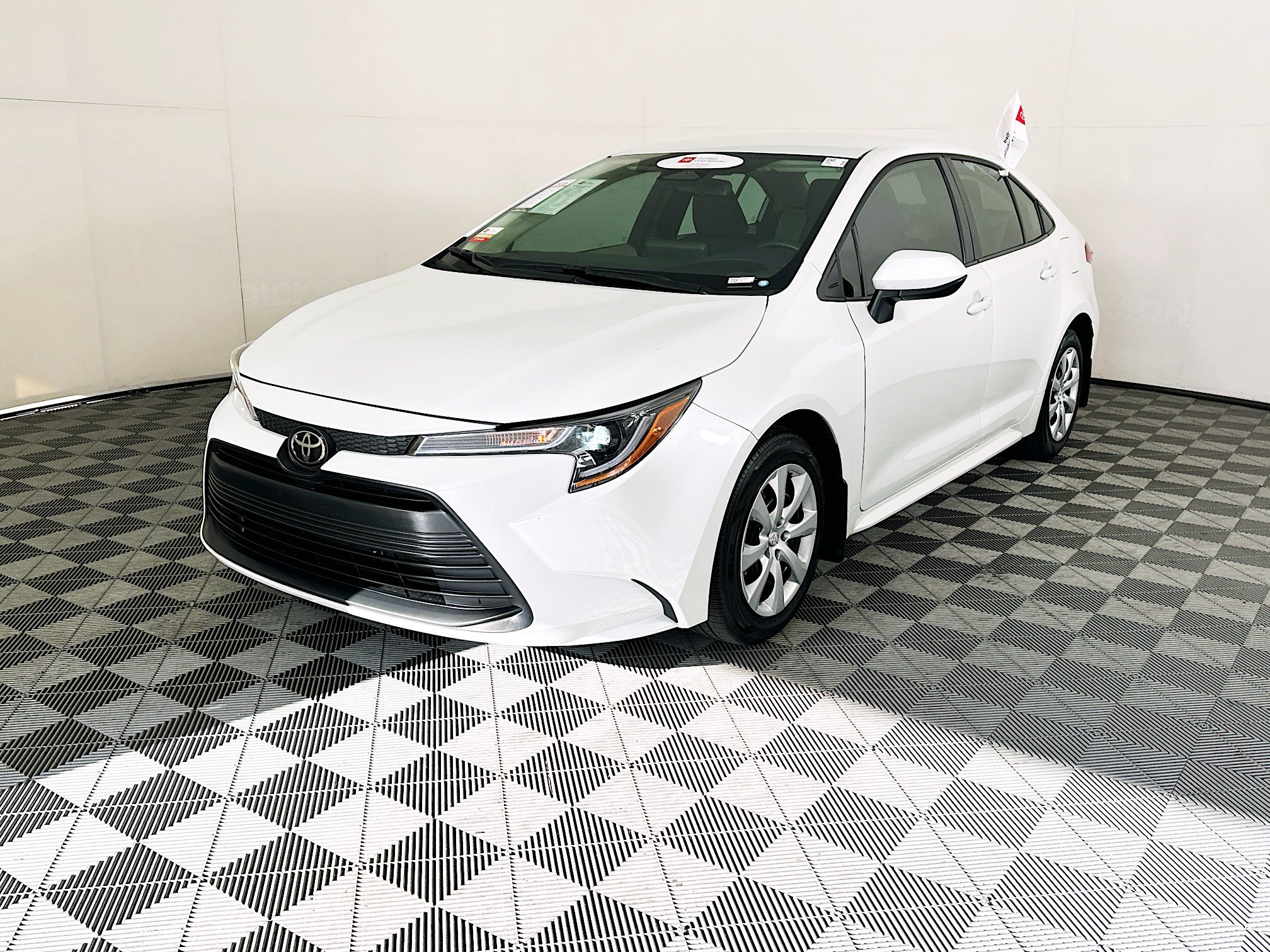 Certified 2025 Toyota Corolla LE FWD image 7