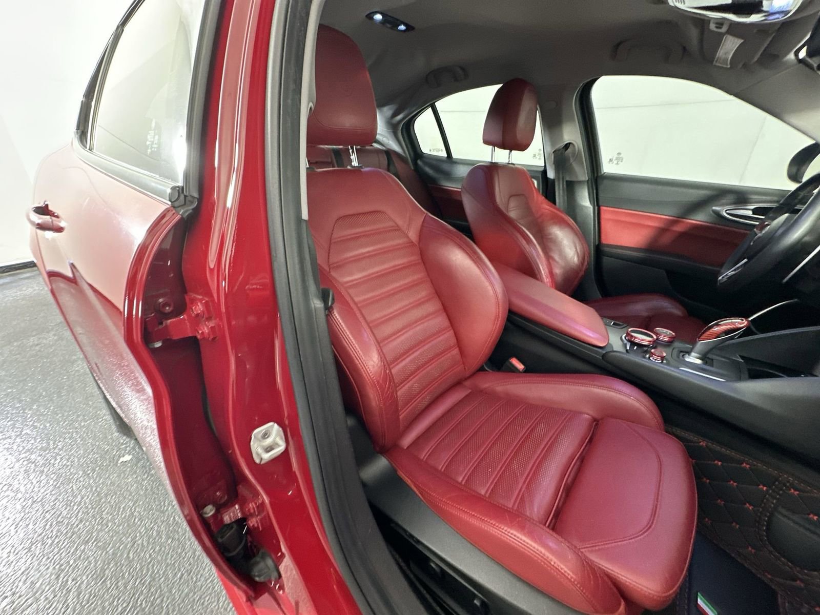 Used 2019 Alfa Romeo Giulia Ti Sport w/ Quick Order Package 22U Sport RWD image 27