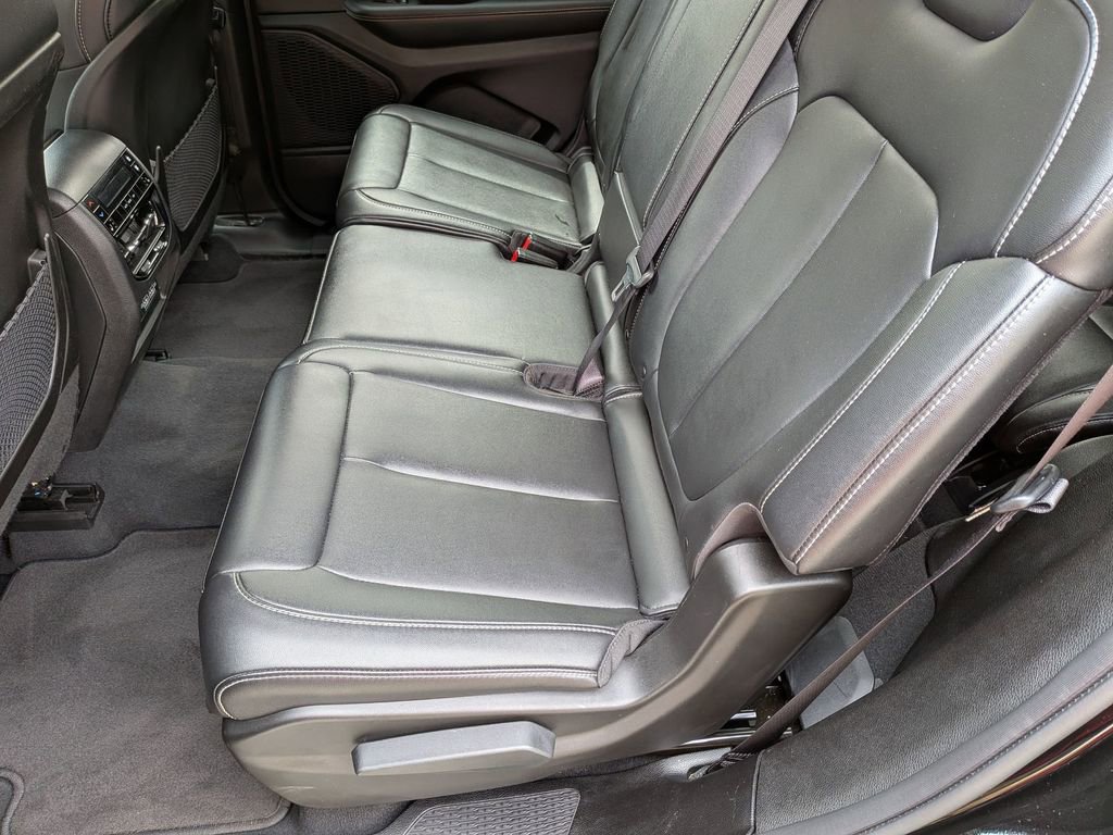 Used 2023 Jeep Grand Cherokee L Limited AWD/4WD image 24