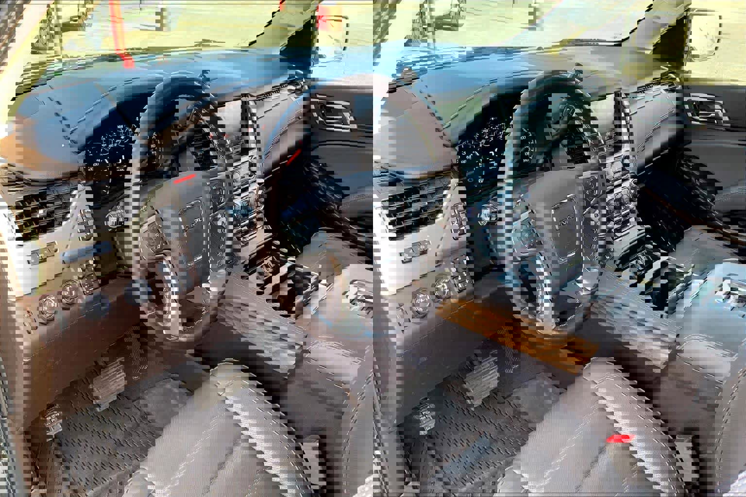 Used 2019 GMC Yukon Denali w/ Denali Ultimate Package image 17