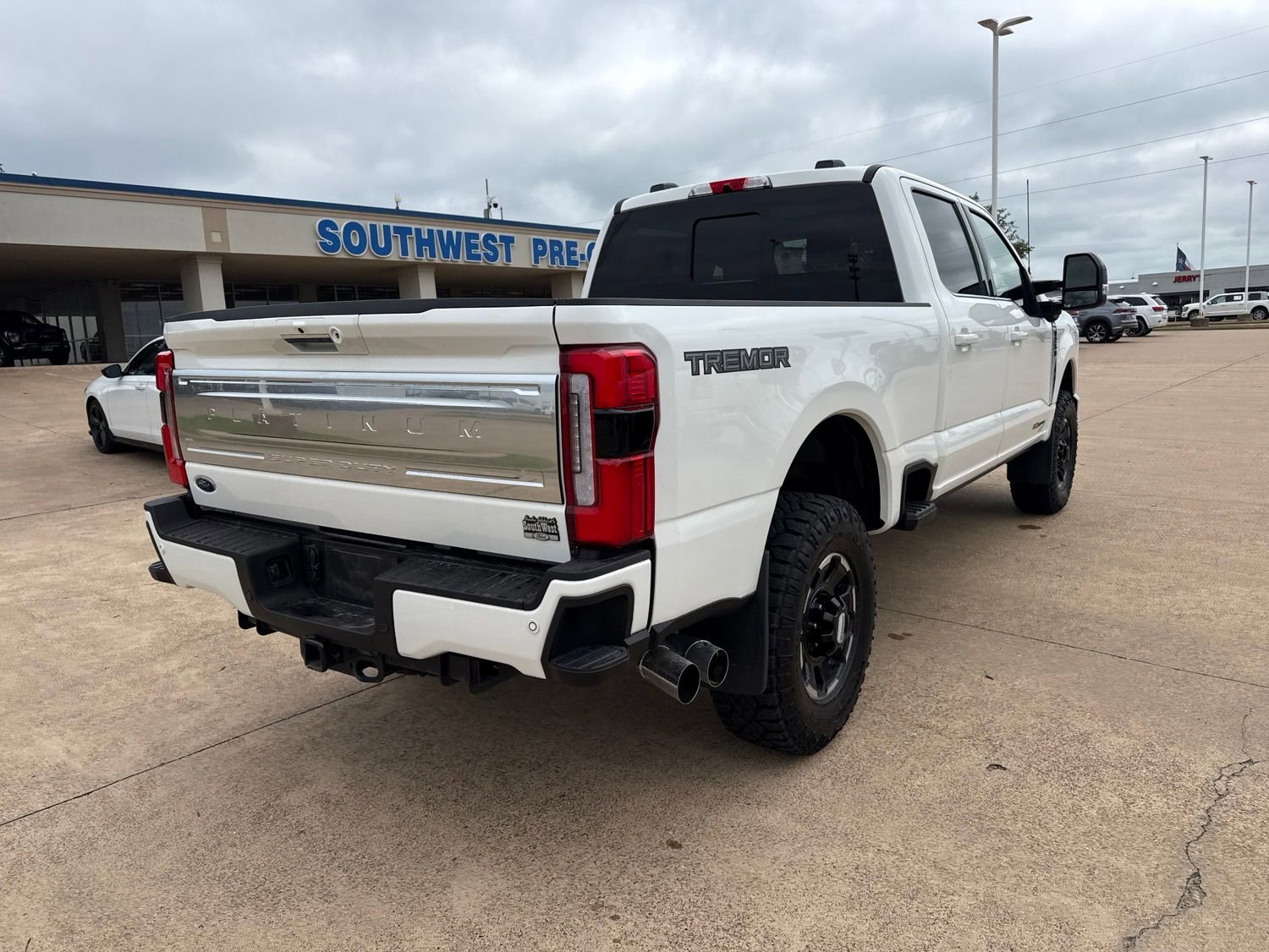 Used 2024 Ford F250 Platinum w/ Tremor Off-Road Package AWD/4WD image 6