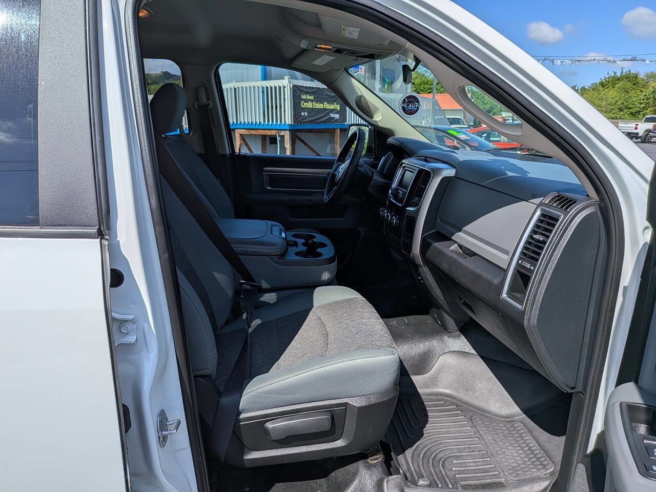 Used 2017 RAM 1500 Classic SLT AWD/4WD image 24