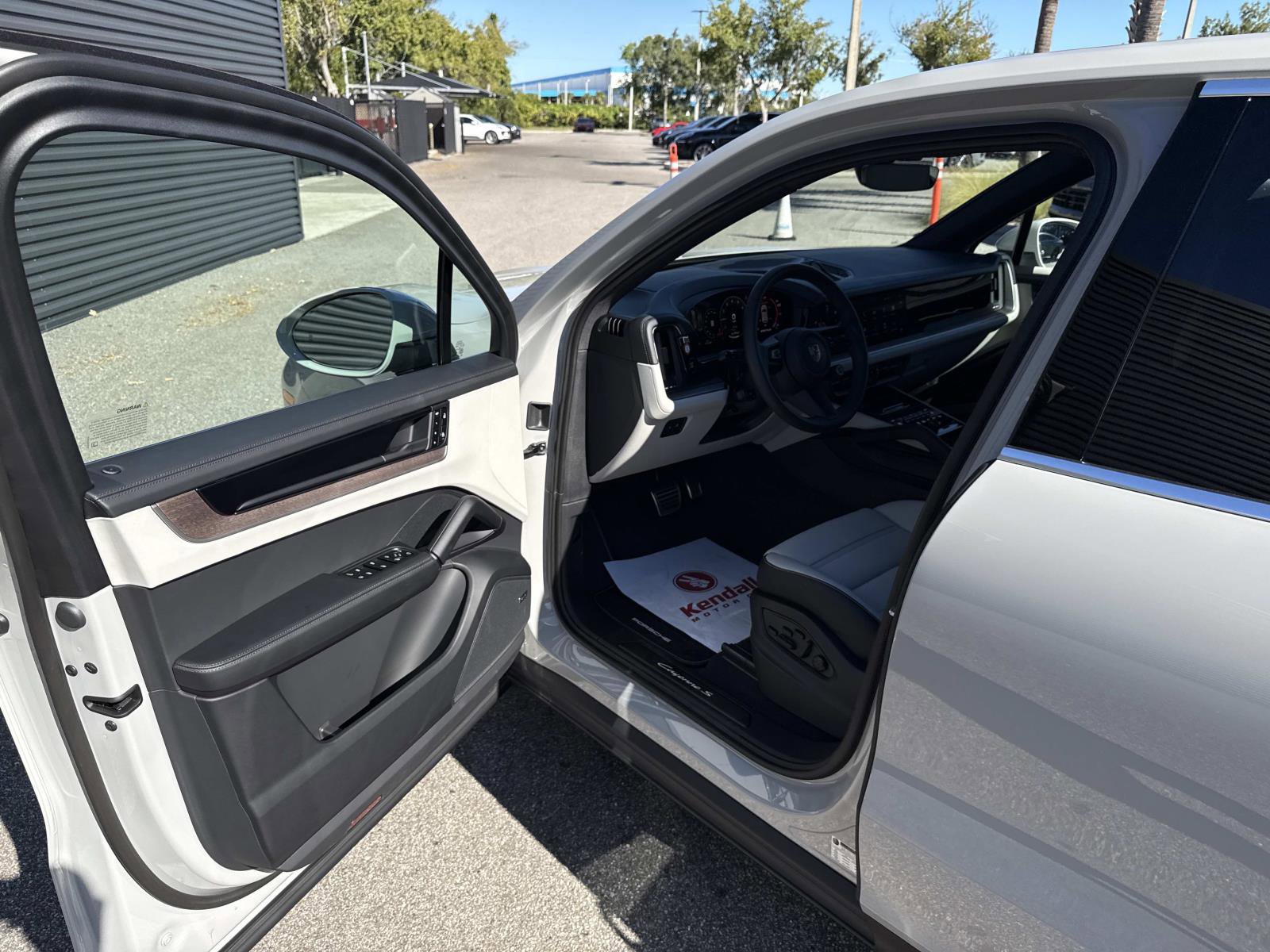 Certified 2025 Porsche Cayenne S image 19