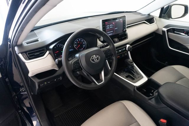 Used 2022 Toyota RAV4 XLE w/ Convenience Package FWD image 3