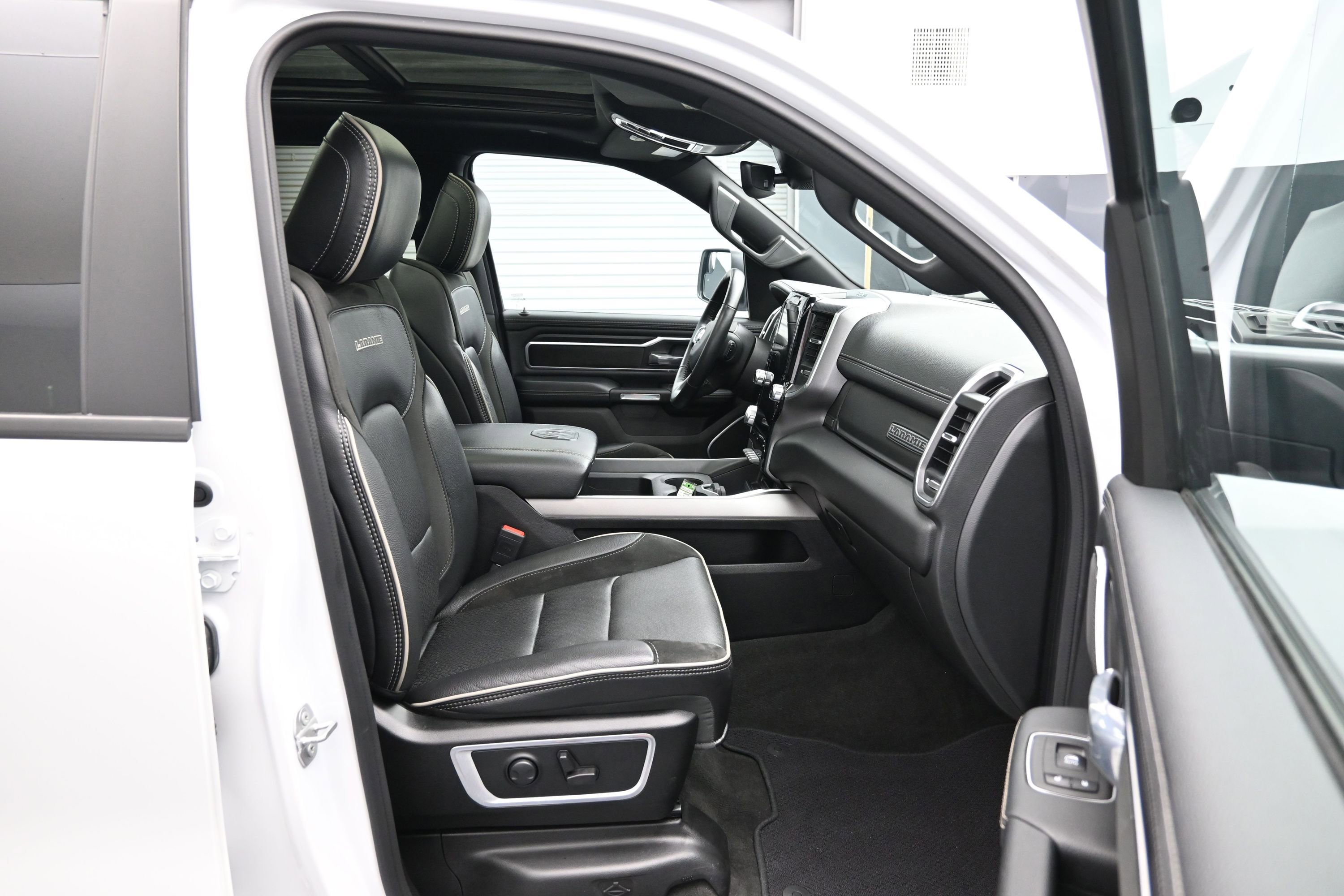 Used 2023 RAM 1500 Laramie AWD/4WD image 13