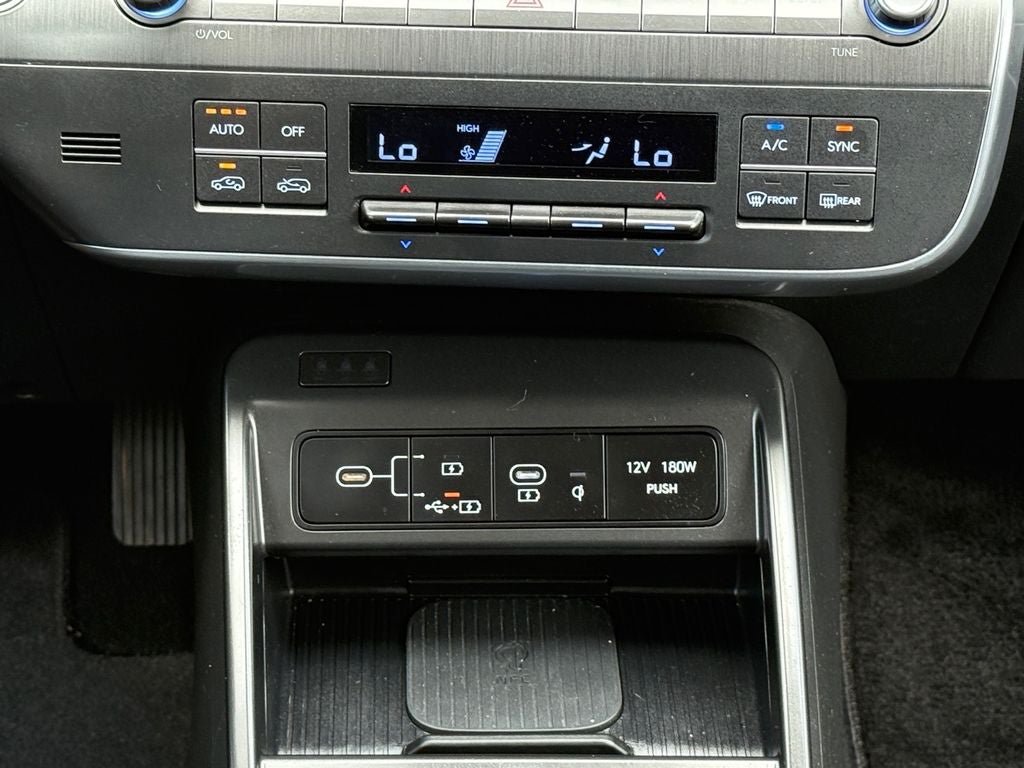 Used 2024 Hyundai Kona Limited AWD/4WD image 25