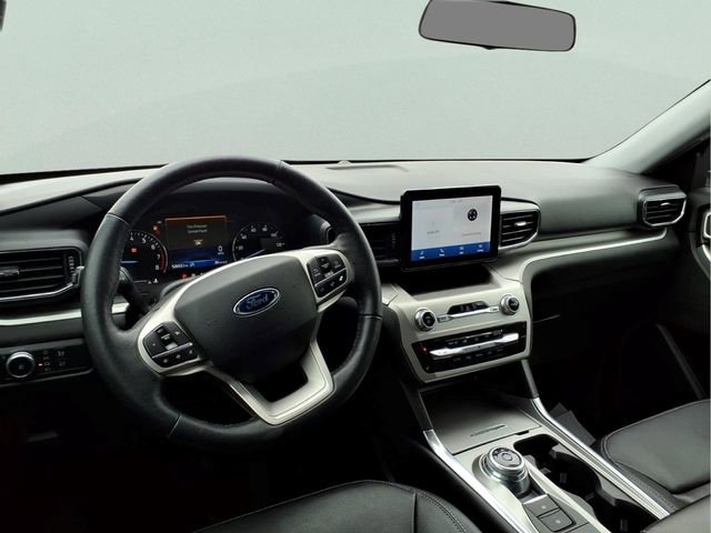 Used 2021 Ford Explorer XLT w/ Equipment Group 202A image 9