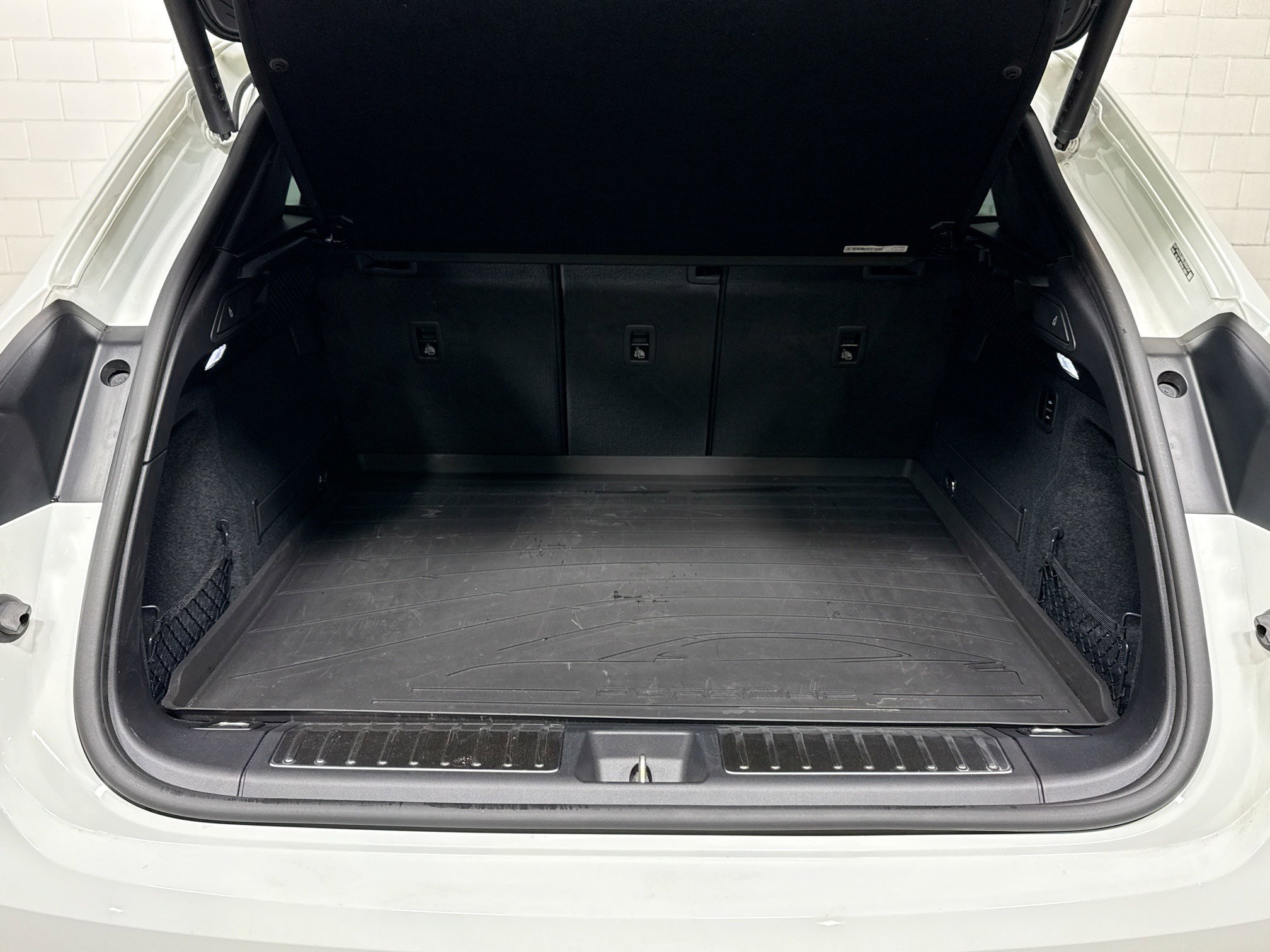 Certified 2025 Porsche Macan 4 Electric image 13