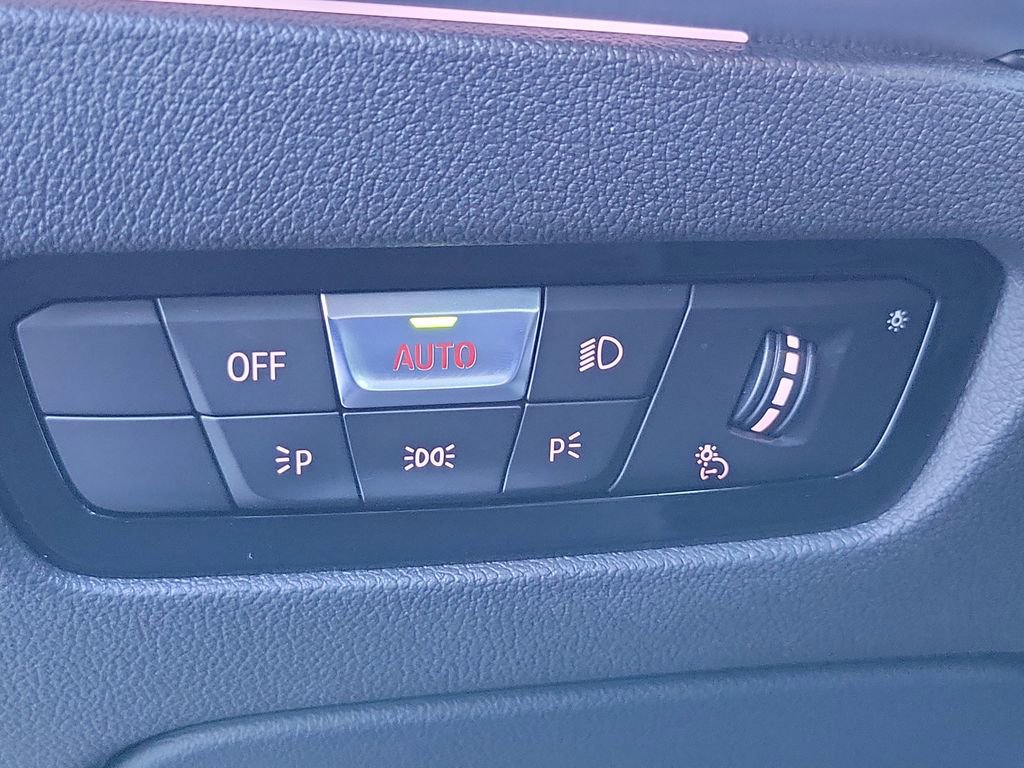 Used 2020 BMW 330i xDrive 330i xDrive w/ Premium Package image 14