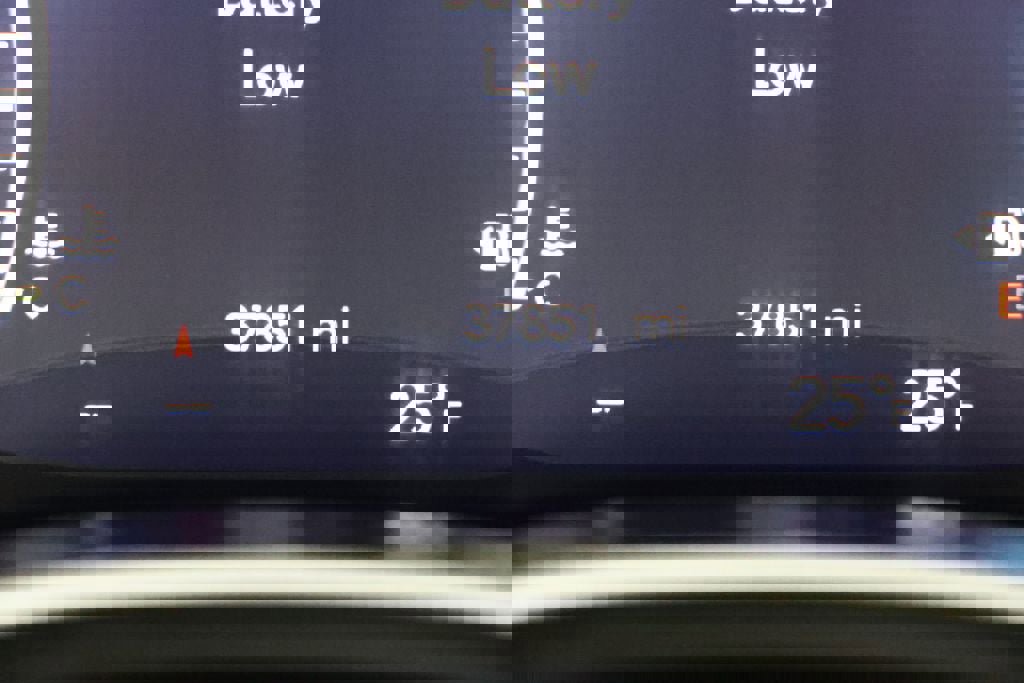 Used 2024 Chrysler Pacifica Touring-L image 18