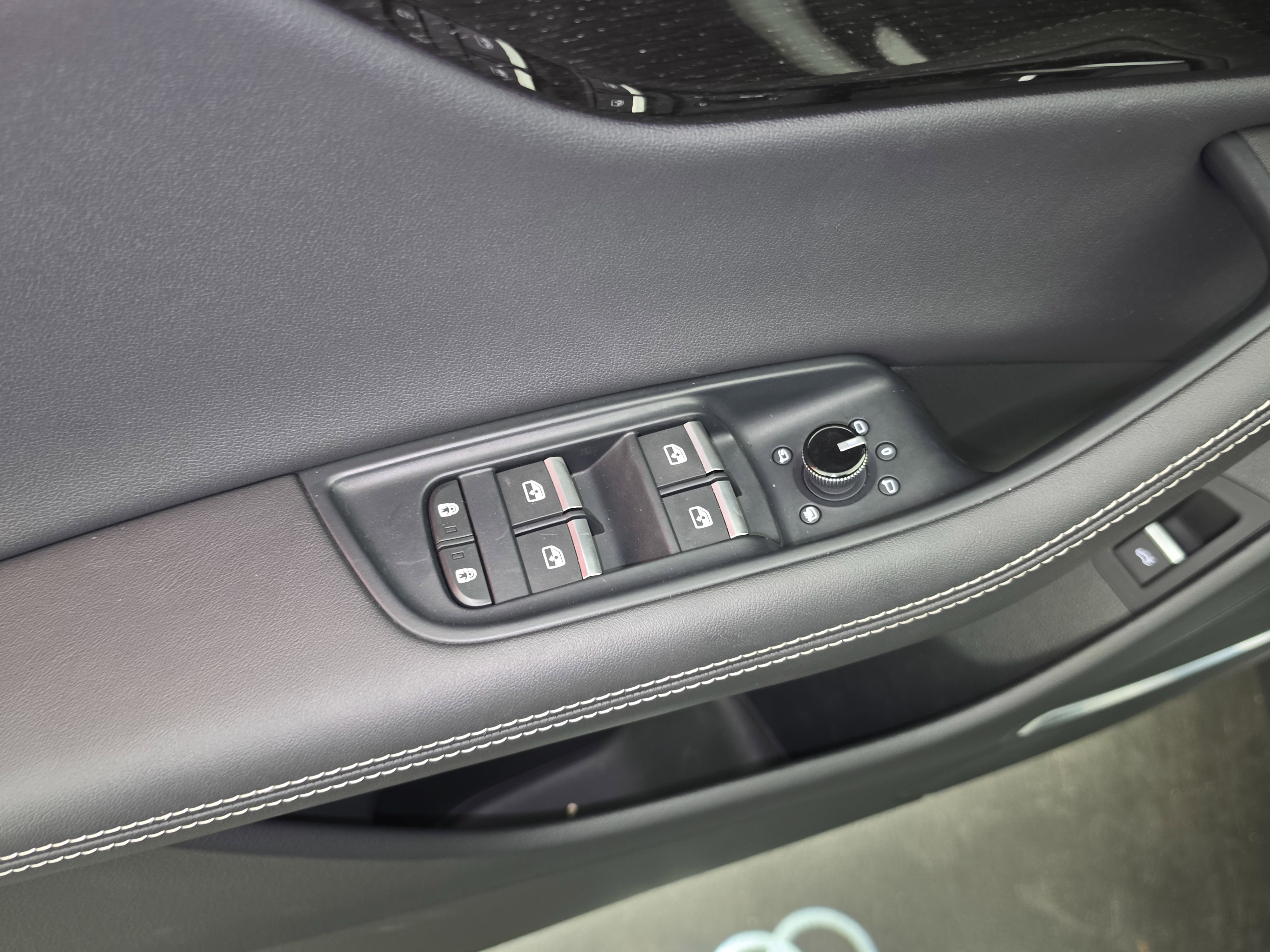 Used 2023 Audi Q8 Prestige AWD/4WD image 19