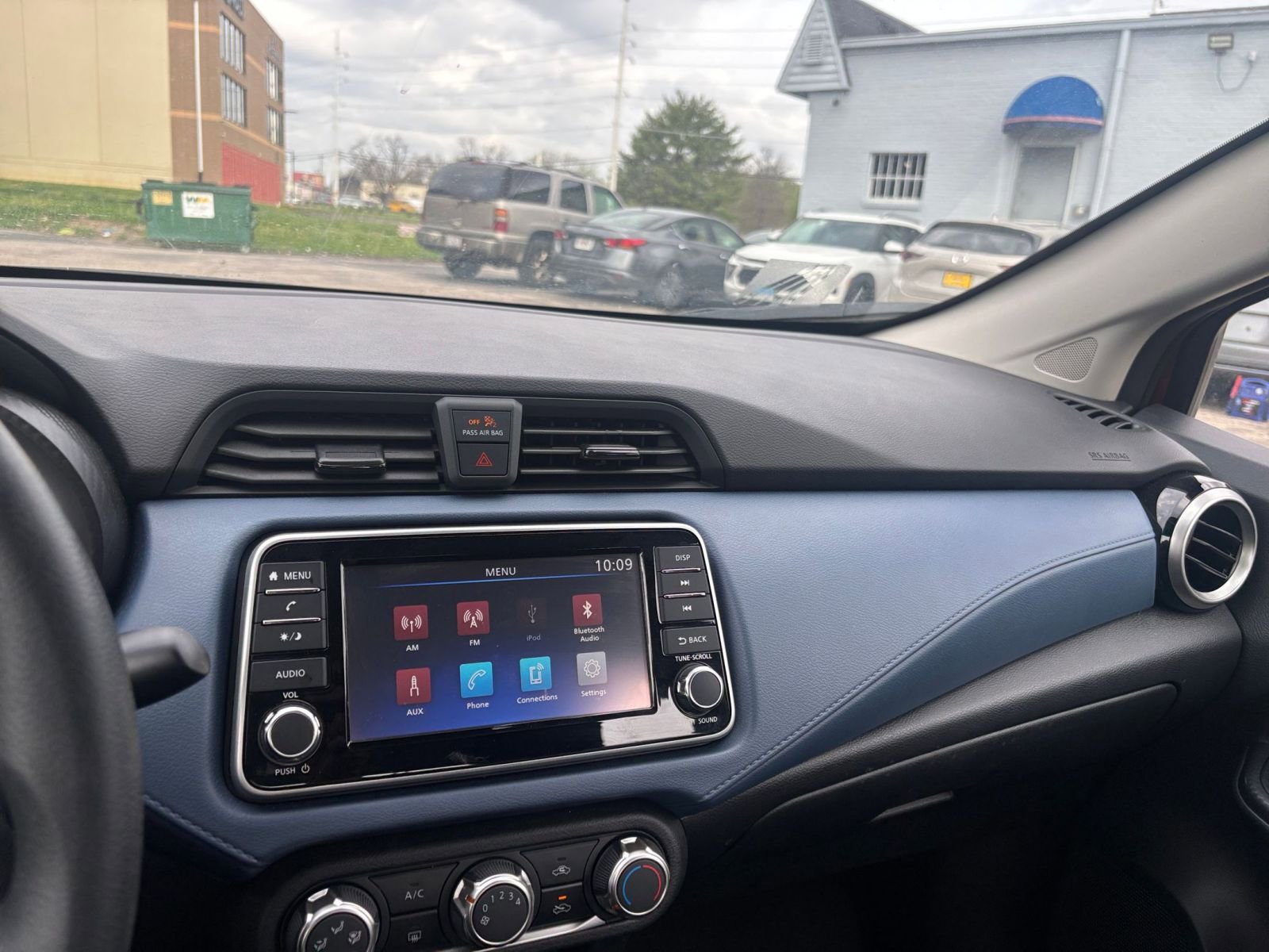 Used 2025 Nissan Versa SV image 33