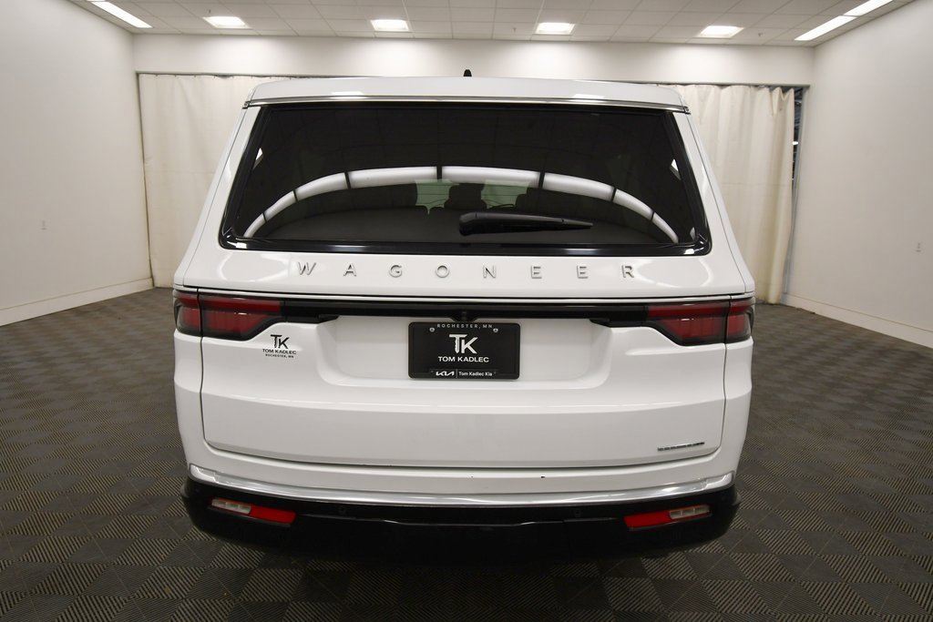 Used 2024 Jeep Wagoneer L Series II w/ Flexible Seating Group image 7