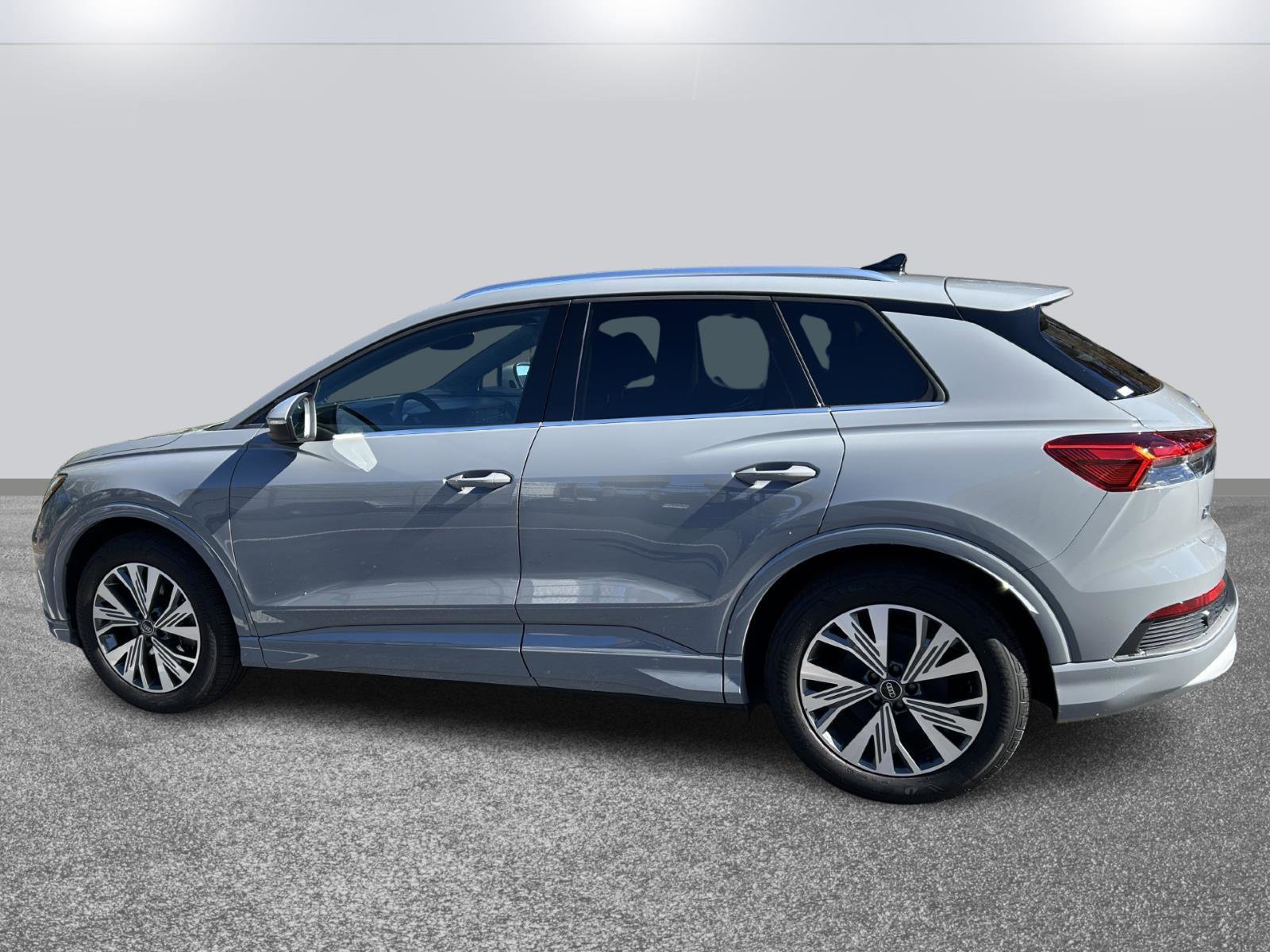 Certified 2025 Audi Q4 e-tron Premium Plus image 6