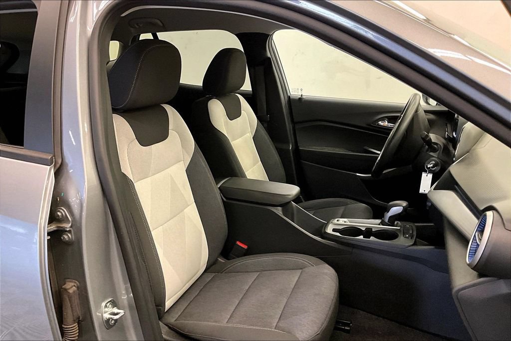 Used 2024 Chevrolet Trax LS w/ Driver Confidence Package FWD image 6