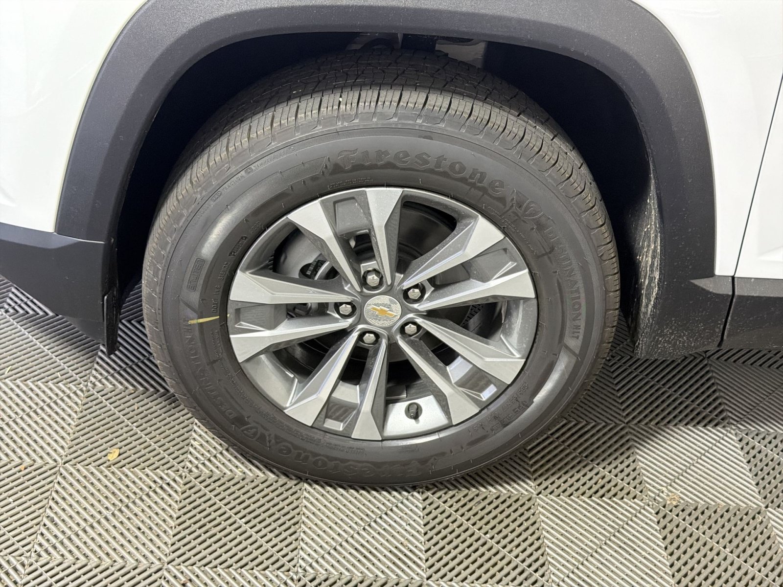 New 2027 Chevrolet Equinox LT w/ Safety and Technology Package FWD image 12