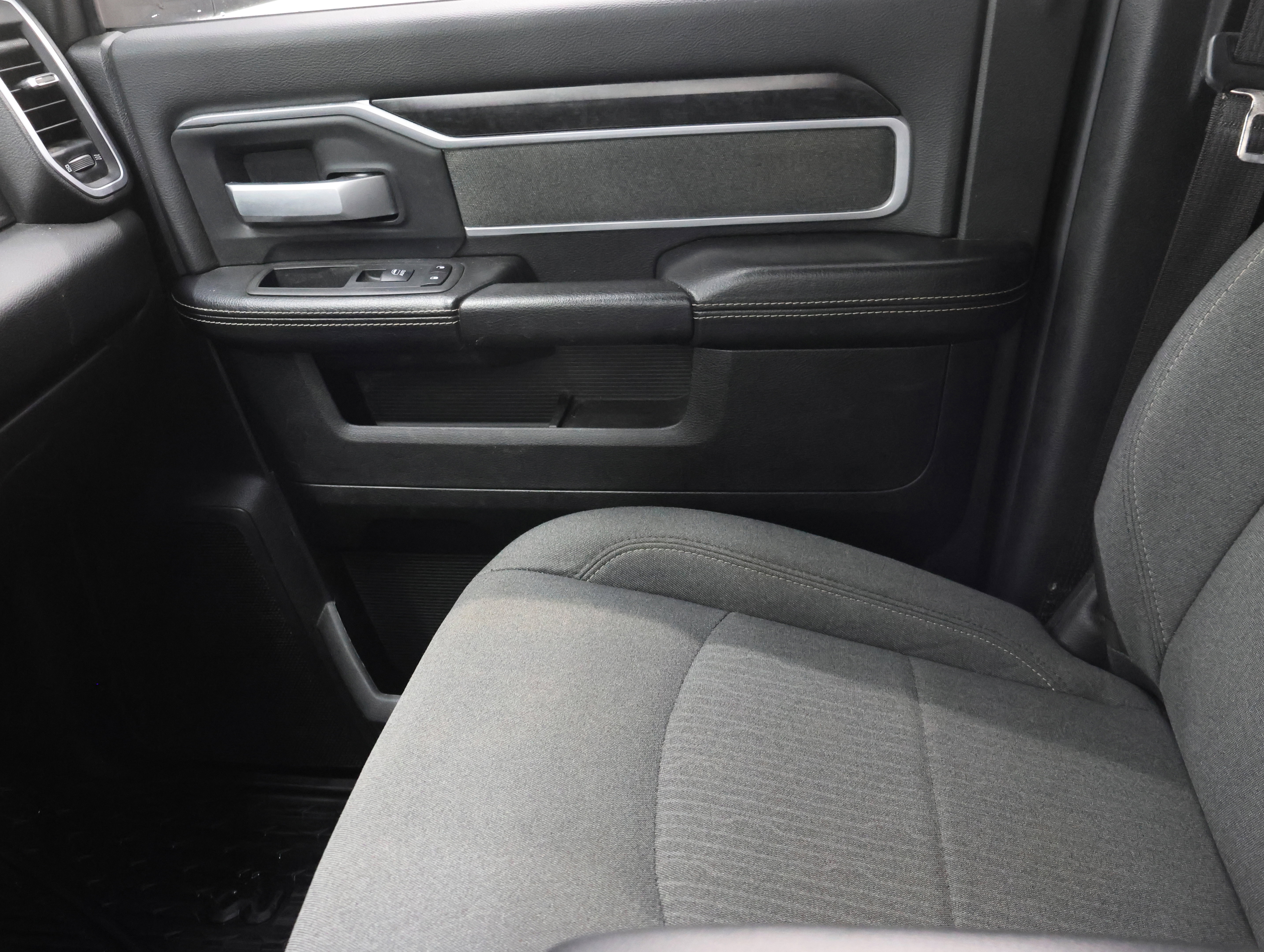 Used 2022 RAM 2500 Big Horn w/ Night Edition image 13