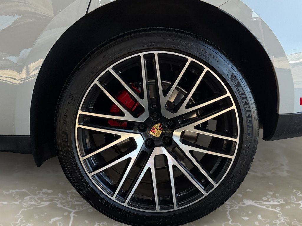 Used 2023 Porsche Macan AWD/4WD image 14