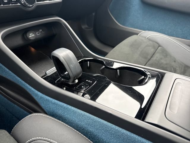 Used 2023 Volvo XC40 Recharge Ultimate image 31