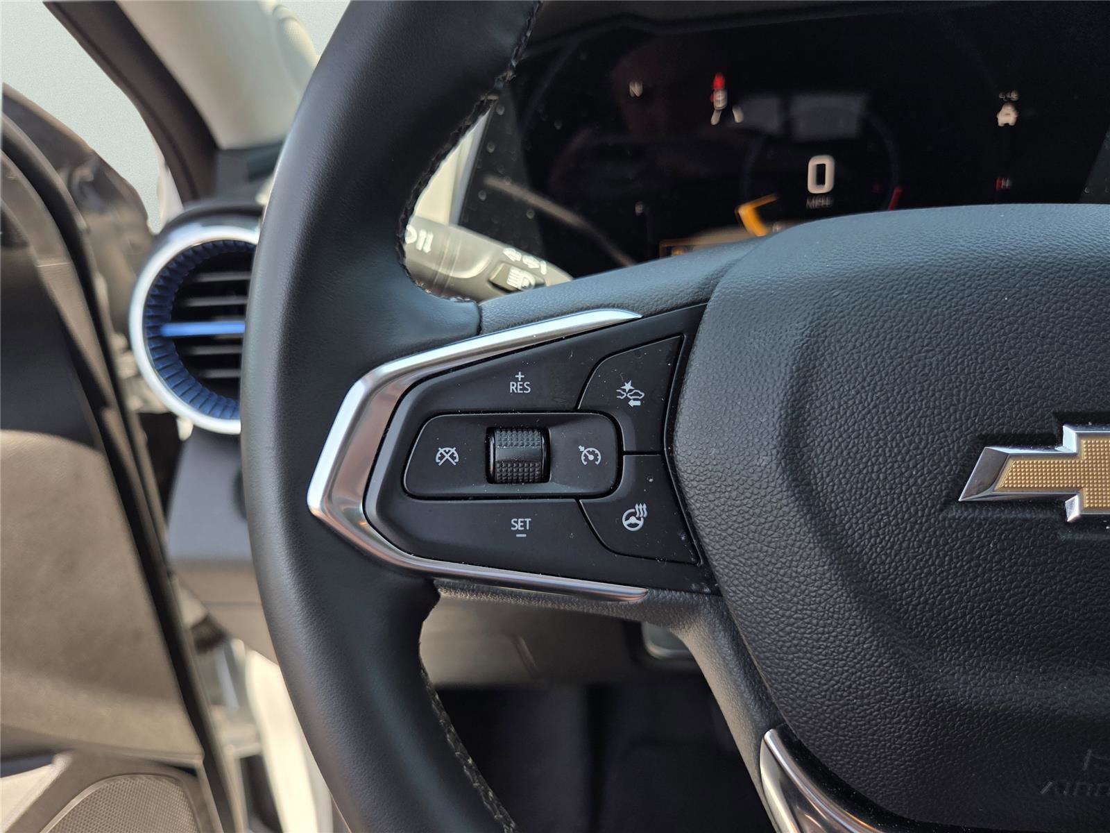 Used 2025 Chevrolet Trax LT w/ LT Convenience Package FWD image 23