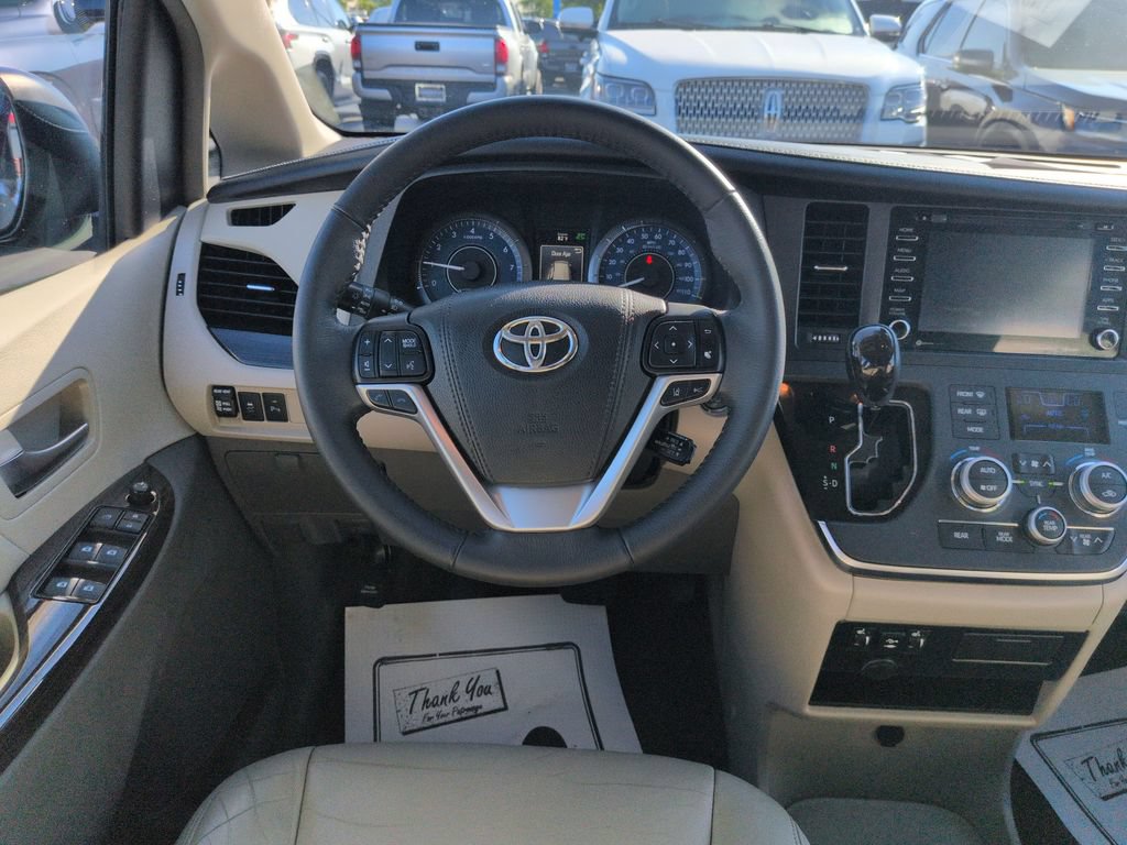 Used 2018 Toyota Sienna XLE w/ XLE Navigation Package AWD/4WD image 13