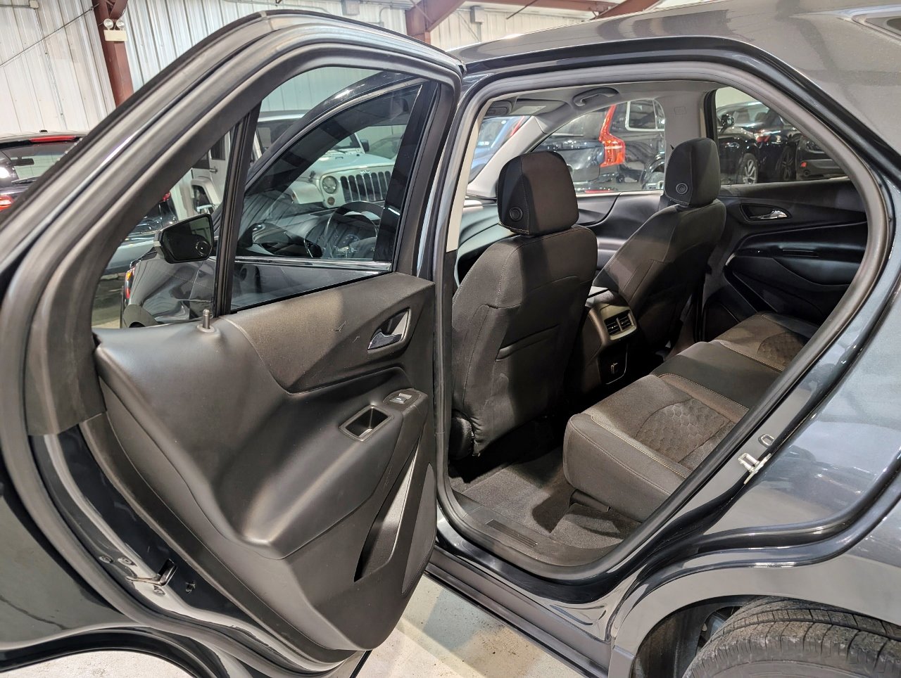 Used 2018 Chevrolet Equinox LT image 18