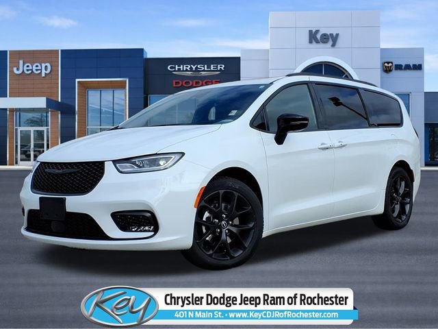 New 2026 Chrysler Pacifica Limited w/ S Appearance Package FWD image 1