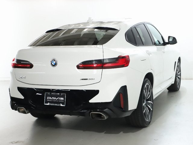 Used 2024 BMW X4 xDrive30i w/ M Sport Package AWD/4WD image 9