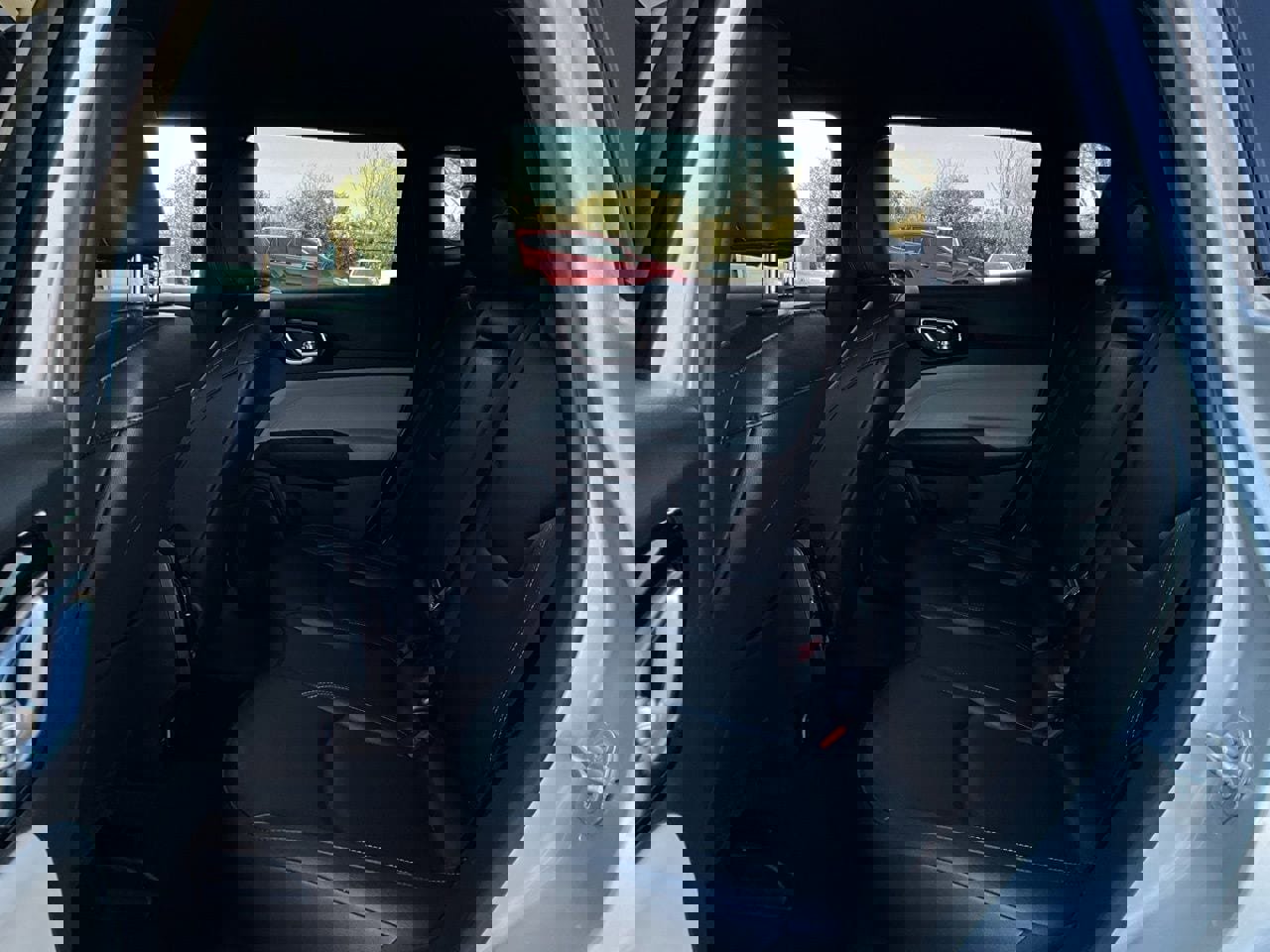 Used 2025 Jeep Compass Limited image 12