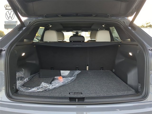 New 2026 Volkswagen Atlas Cross Sport SEL Premium R-Line image 9