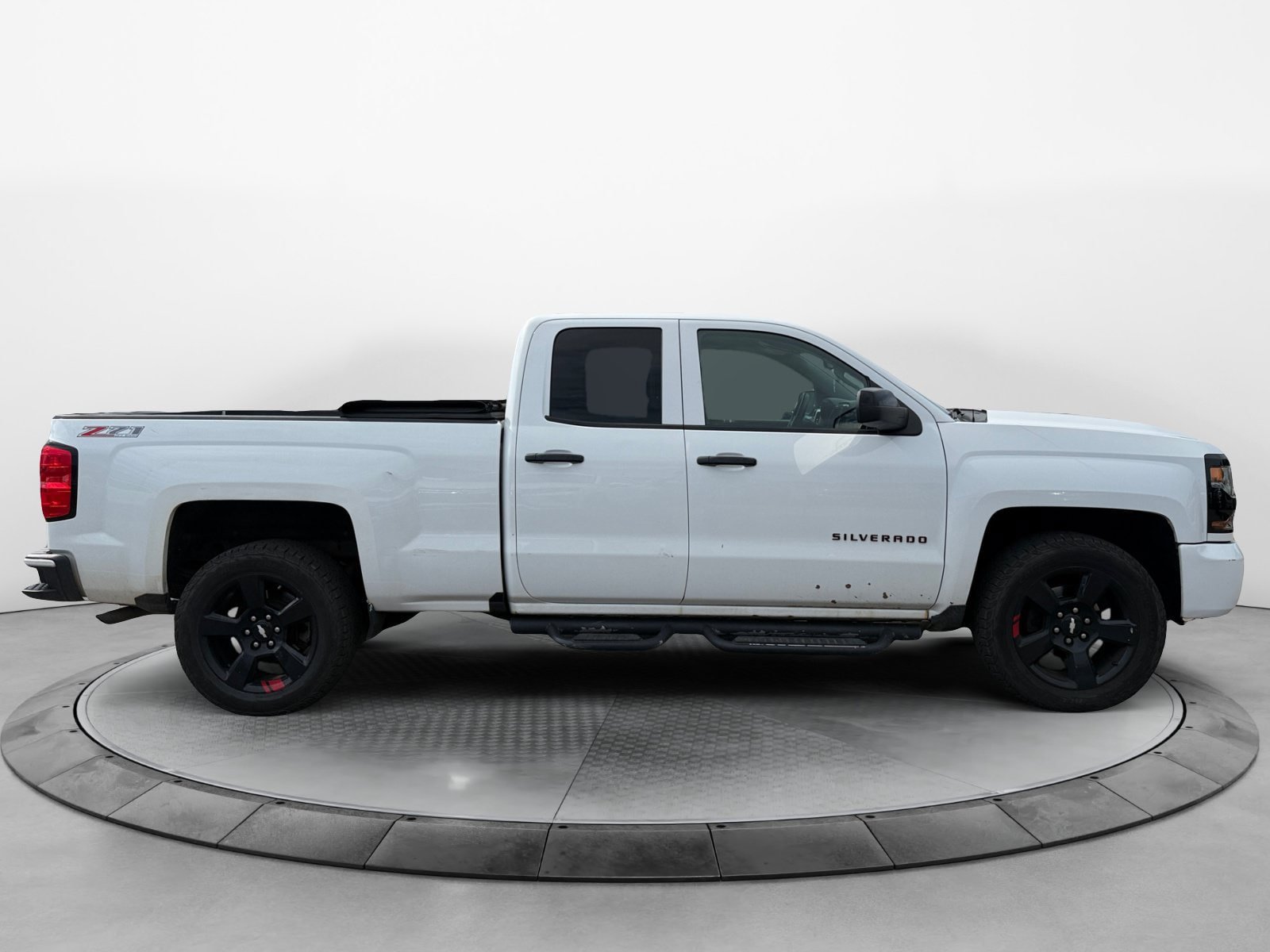 Used 2017 Chevrolet Silverado 1500 LT w/ Redline Edition AWD/4WD image 2
