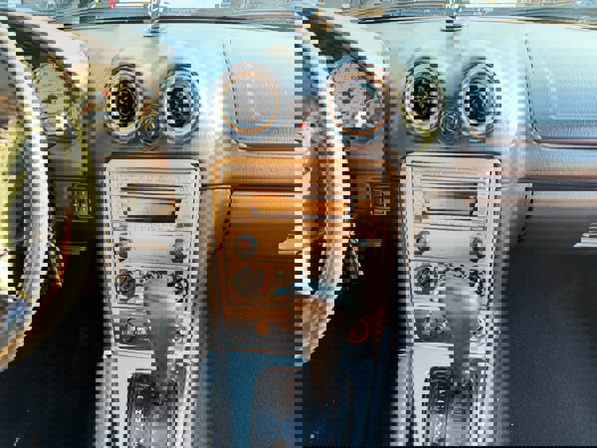 Used 2004 MAZDA MX-5 Miata w/ Convenience Pkg image 18