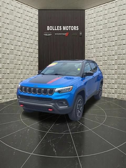 Certified 2025 Jeep Compass Trailhawk w/ Trailhawk Elite Group AWD/4WD image 13
