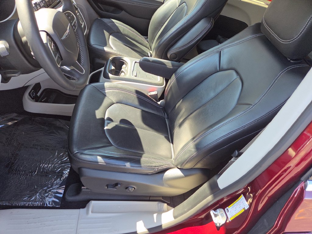 Used 2022 Chrysler Pacifica Touring-L w/ Uconnect Theater Family Group FWD image 29