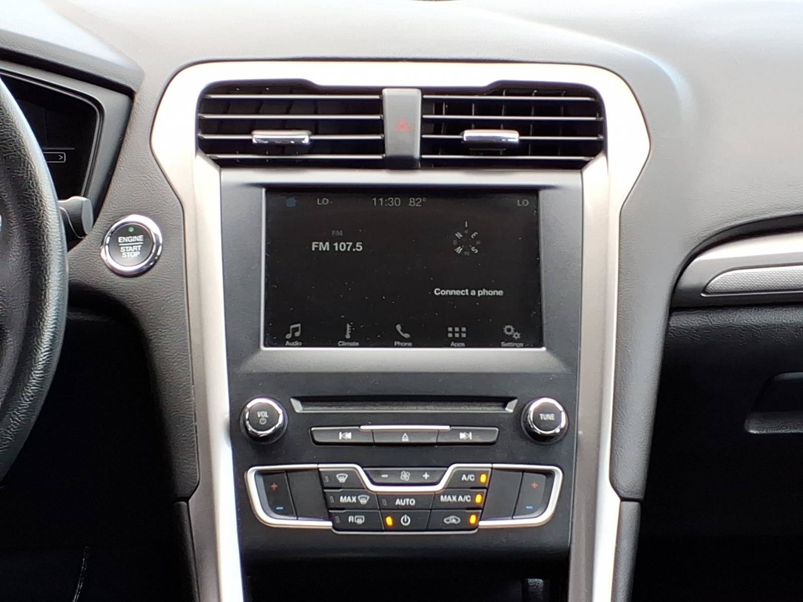 Used 2018 Ford Fusion SE w/ Fusion SE Technology Package FWD image 10