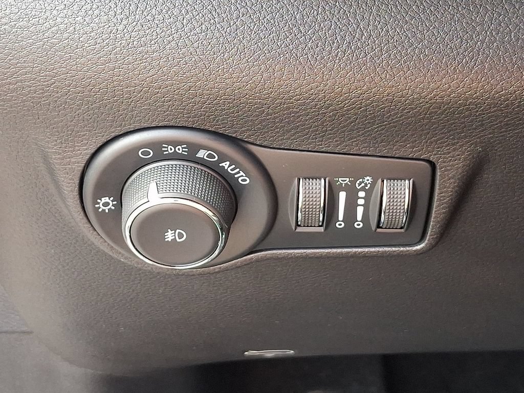 Used 2022 Jeep Compass Latitude w/ Convenience Group AWD/4WD image 24