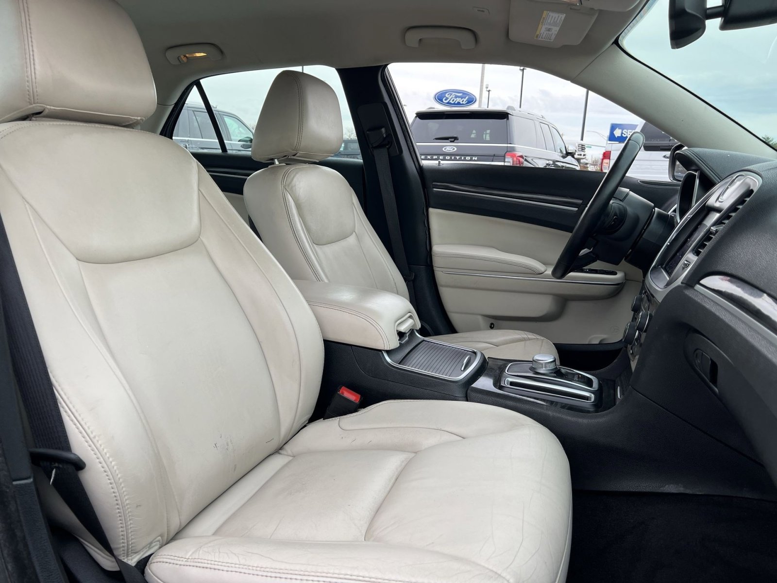 Used 2017 Chrysler 300 Limited image 22