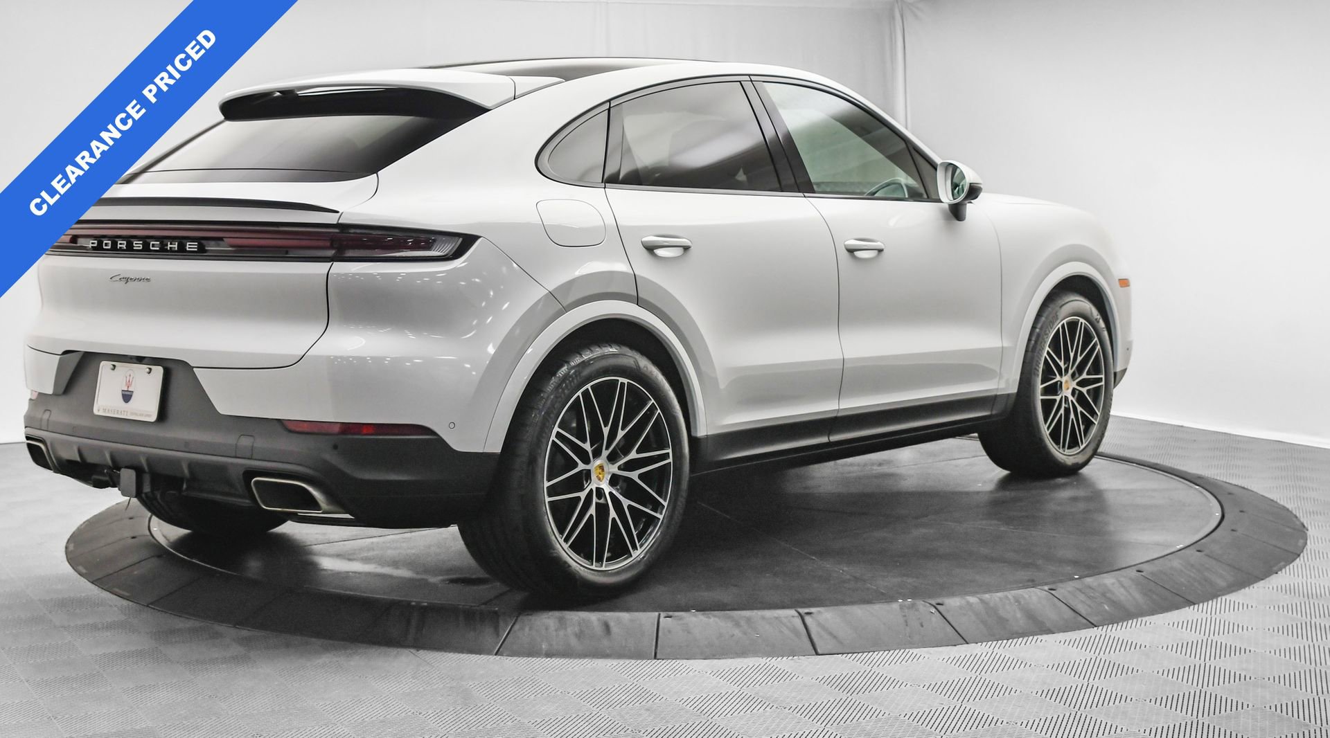 Used 2024 Porsche Cayenne Coupe image 9