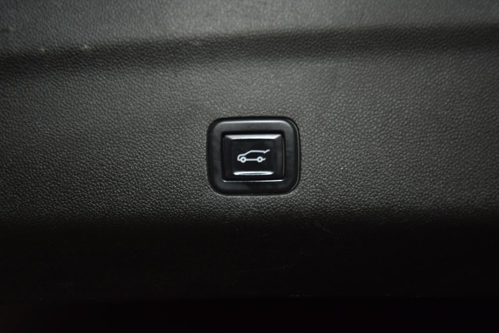 Used 2023 GMC Yukon XL AT4 w/ AT4 Premium Package AWD/4WD image 28