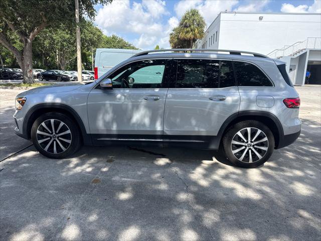 Used 2020 Mercedes-Benz GLB 250 w/ Premium Package image 11