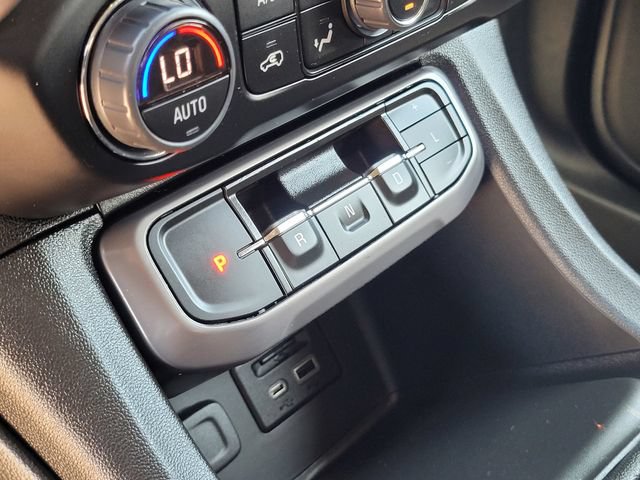 Certified 2023 GMC Acadia AT4 w/ Technology Package AWD/4WD image 18