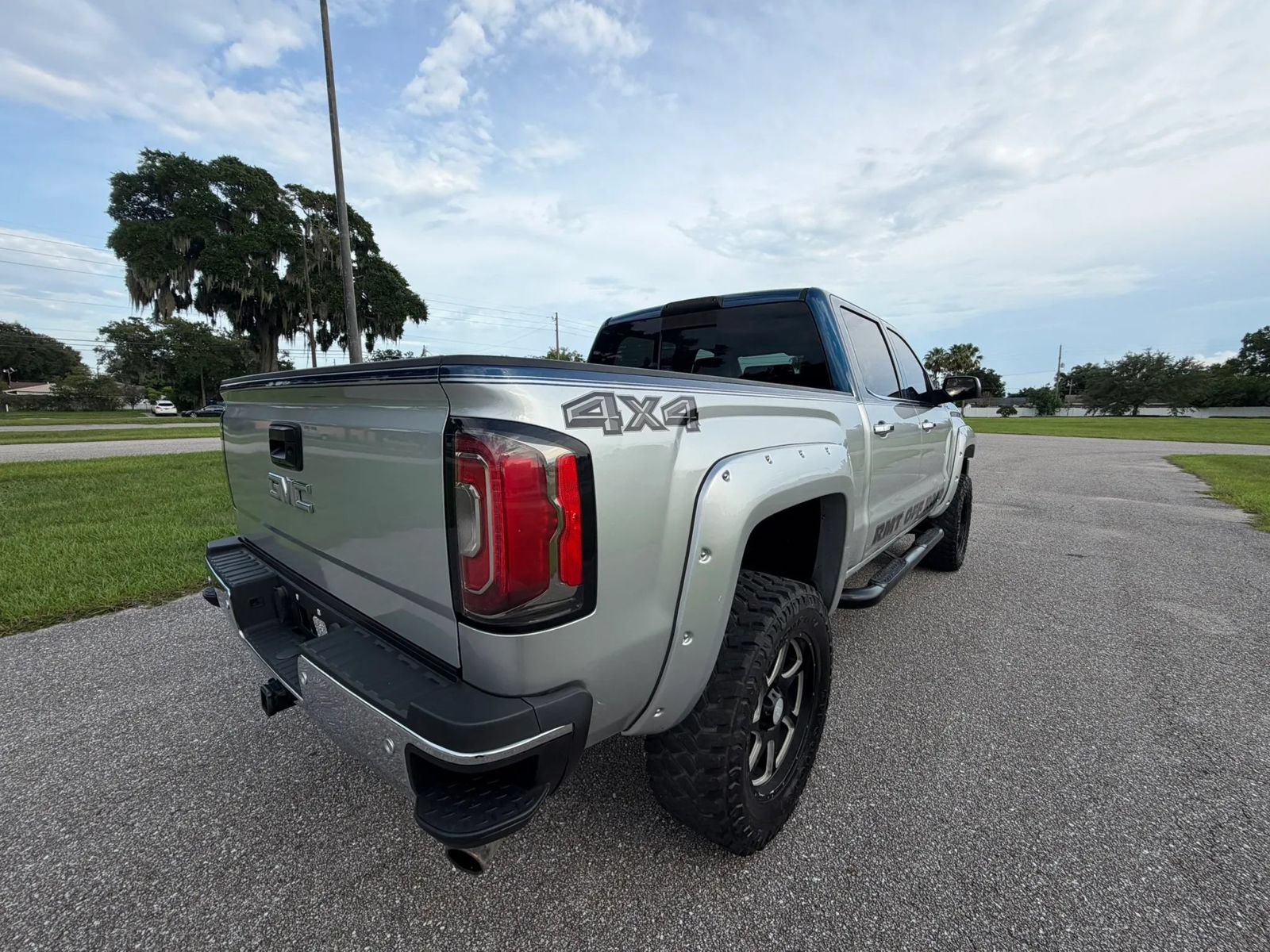 Used 2016 GMC Sierra 1500 SLT w/ Enhanced Driver Alert Package AWD/4WD image 30