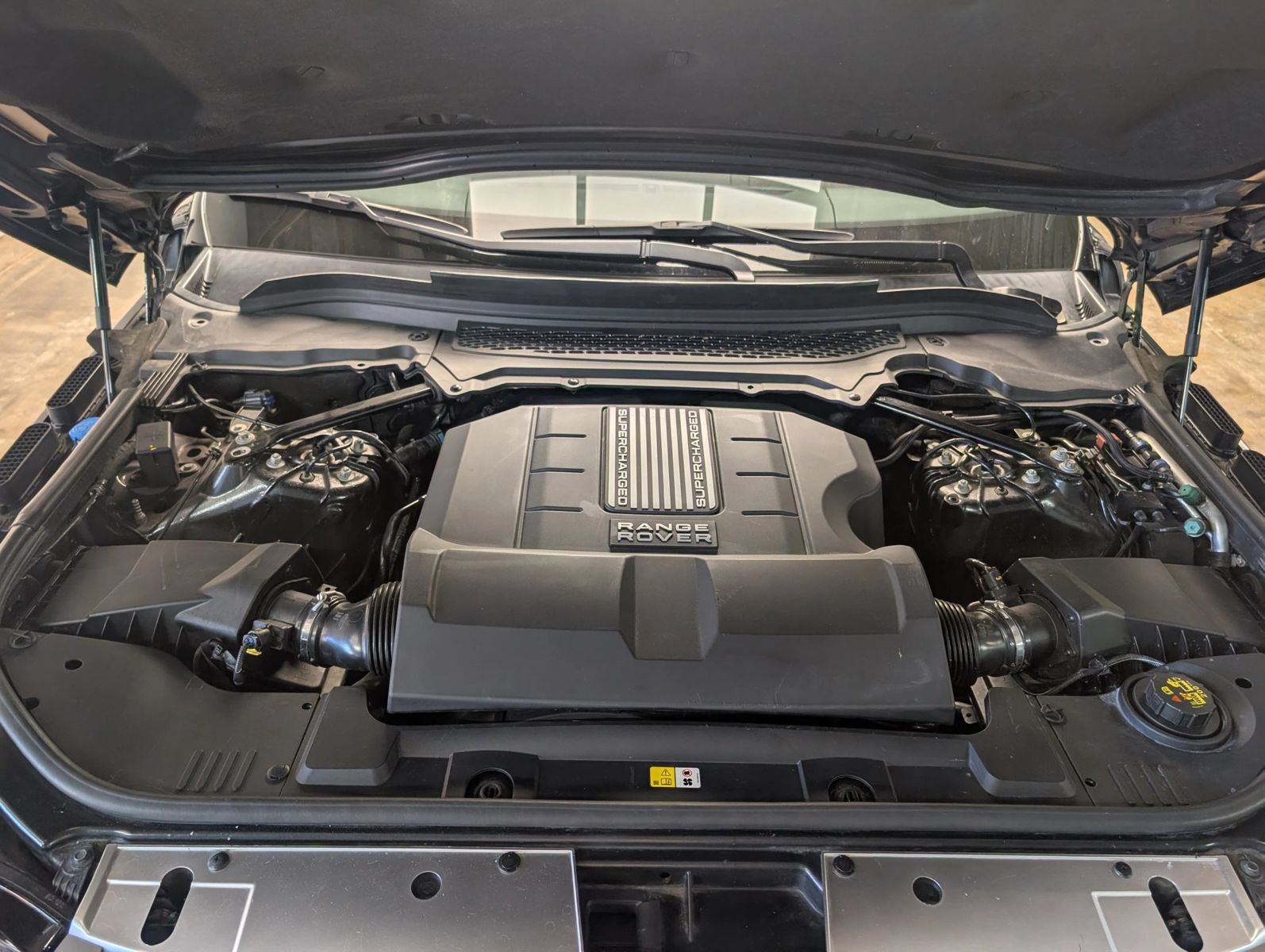 Used 2014 Land Rover Range Rover HSE AWD/4WD image 32